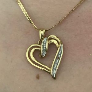 Good necklace with heart pendant